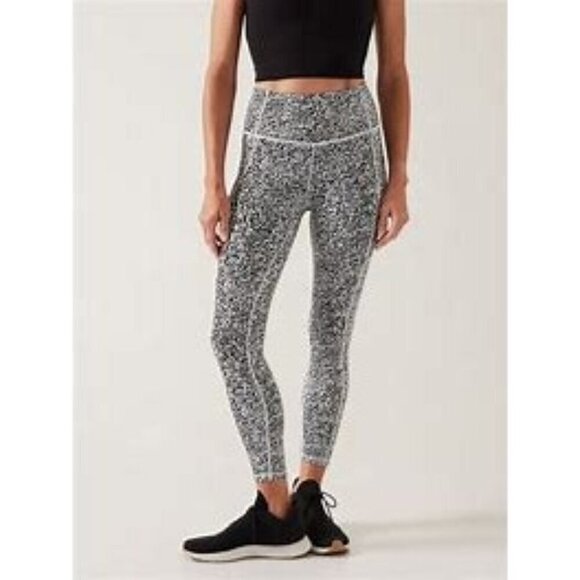 Athleta Ultimate Salutation Stash Pocket Textured 7/8 Tight Sz L - Picture 1 of 10